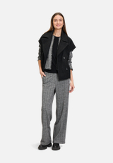 Stoffhose mit Lurexfaden / Modellfoto Vorderseite (Outfit)