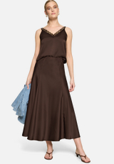 Satinrock  Maxi mit Gummibund  / Modellfoto Vorderseite (Outfit)