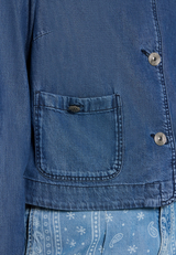 Jeansjacke mit aufgesetzten Taschen / Detailbild