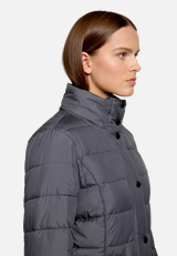 Steppjacke mit abnehmbarer Kapuze / Detailbild