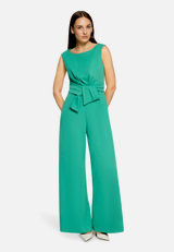 Jumpsuit mit weitem Bein / Modellfoto Vorderseite
