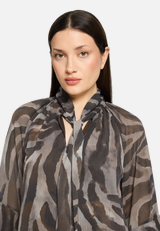 Chiffonbluse mit Volant / Detailbild