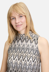 Crop-Top mit Stehkragen / Detailbild