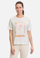 Printshirt mit Rundhalsausschnitt / Modellfoto Vorderseite