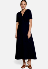 Jerseykleid mit Gürtel / Modellfoto Vorderseite