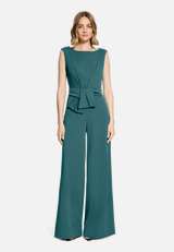 Jumpsuit mit weitem Bein / Modellfoto Vorderseite