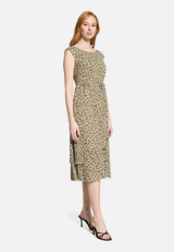 Chiffonkleid mit Bindegürtel / Modellfoto Vorderseite (Outfit)