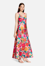 Blumenkleid mit Print / Modellfoto Vorderseite (Outfit)
