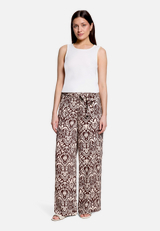 Palazzo-Hose mit Gummizug / Modellfoto Vorderseite (Outfit)