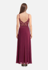 Abendkleid mit Stickerei / Modellfoto Rückseite
