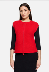 Grobstrickjacke ohne Arm / Modellfoto Vorderseite