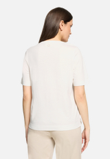 Baumwollshirt mit Rundhalsausschnitt / Modellfoto Rückseite