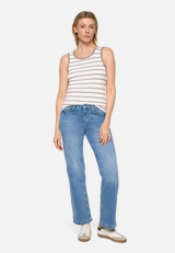 Basic-Top mit Rundhalsausschnitt / Modellfoto Vorderseite (Outfit)