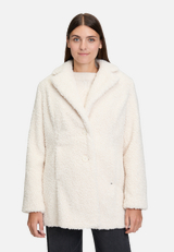 Plüschjacke mit Reverskragen / Modellfoto Vorderseite