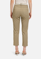 Sommerhose mit Gürtel / Modellfoto Rückseite