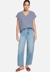 Barrel-Jeans  Mid Waist 29 Inch  / Modellfoto Vorderseite (Outfit)