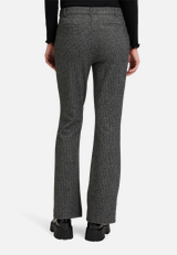 Stoffhose mit Bügelfalte / Modellfoto Rückseite