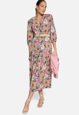 Blumenkleid Maxi mit Gürtel / Modellfoto Vorderseite (Outfit)