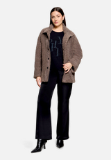 Outdoorjacke mit Plüsch / Modellfoto Vorderseite (Outfit)