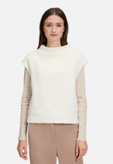 Sweatshirt mit Seitenschlitzen / Modellfoto Vorderseite