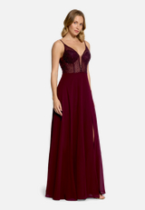 Abendkleid mit Stickerei / Modellfoto Vorderseite (Outfit)