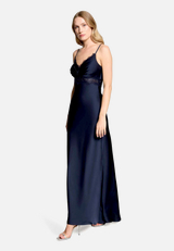 Abendkleid schmal geschnitten / Modellfoto Vorderseite (Outfit)