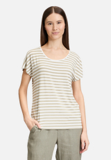 Basic Shirt mit Rundhalsausschnitt / Modellfoto Vorderseite