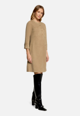 Casual-Kleid mit Taschen / Modellfoto Vorderseite (Outfit)