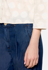 Oversize-Bluse mit Kragen / Detailbild