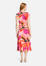 Jerseykleid mit Blumenprint / Modellfoto Rückseite