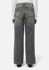 Jeans weites Bein 32 Inch / Modellfoto Rückseite