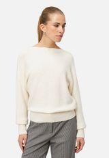 Strickpullover mit U-Boot Ausschnitt / Modellfoto Vorderseite