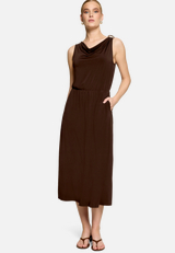 Midikleid  tailliert mit Wasserfallausschnitt  / Modellfoto Vorderseite