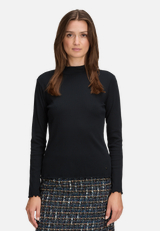 Langarm-Shirt mit Rippenstruktur / Modellfoto Vorderseite