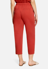 Casual-Hose mit elastischem Bund / Modellfoto Rückseite