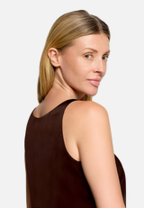 Satin-Bluse mit V-Ausschnitt / Detailbild
