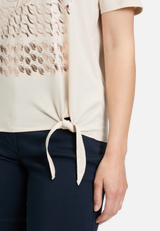 Basic Shirt mit Schleifenknoten / Detailbild