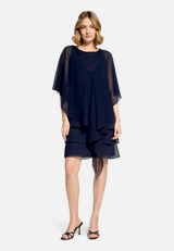 Chiffonstola mit Volant / Modellfoto Vorderseite (Outfit)