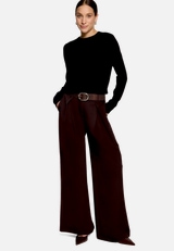Basic-Pullover  mit Rundhalsausschnitt  / Modellfoto Vorderseite (Outfit)