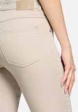 Casual-Hose mit aufgesetzten Taschen / Detailbild