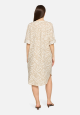 Sommerkleid mit Muster / Modellfoto Rückseite