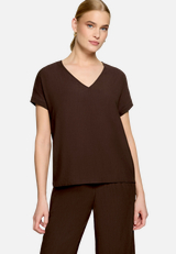 T-Shirt  mit V-Ausschnitt und Bindedetail  / Modellfoto Vorderseite