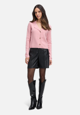 Strick-Cardigan mit Reverskragen / Modellfoto Vorderseite (Outfit)