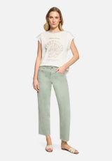 Used Look-Jeans mit Waschung / Modellfoto Vorderseite (Outfit)
