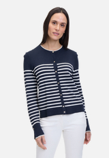 Basic-Strickjacke mit Streifen / Modellfoto Vorderseite