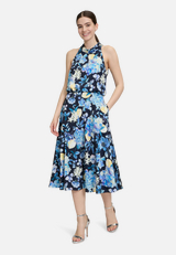 Cocktailkleid mit Stehkragen / Modellfoto Vorderseite