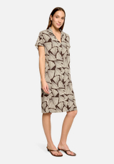 Sommerkleid ohne Arm / Modellfoto Vorderseite (Outfit)