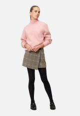 Strickpullover mit Stehkragen / Modellfoto Vorderseite (Outfit)