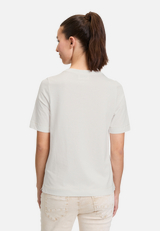 Halbarm-Shirt mit Rundhalsausschnitt / Modellfoto Rückseite