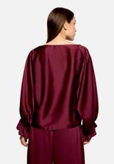Satin-Bluse mit Fledermausärmeln / Modellfoto Rückseite